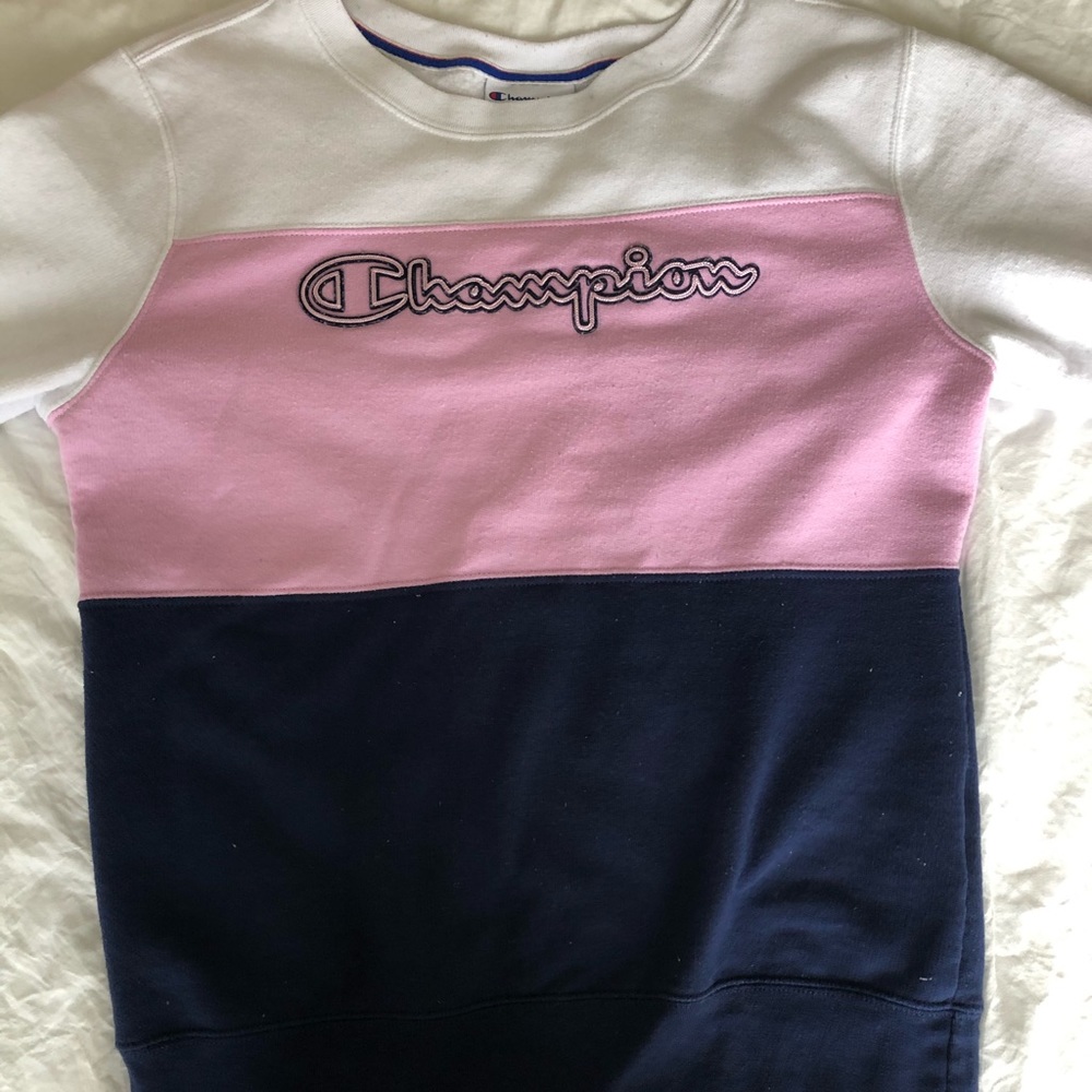 Selling this Champion crewneck